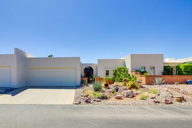 Building Photo - 815 Placita Topa