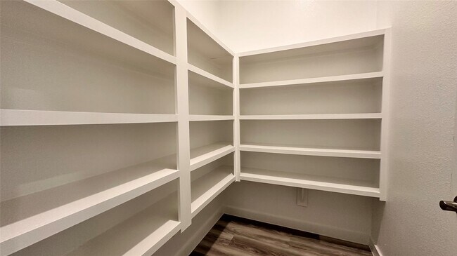 Building Photo - 2314 Cool Grns St