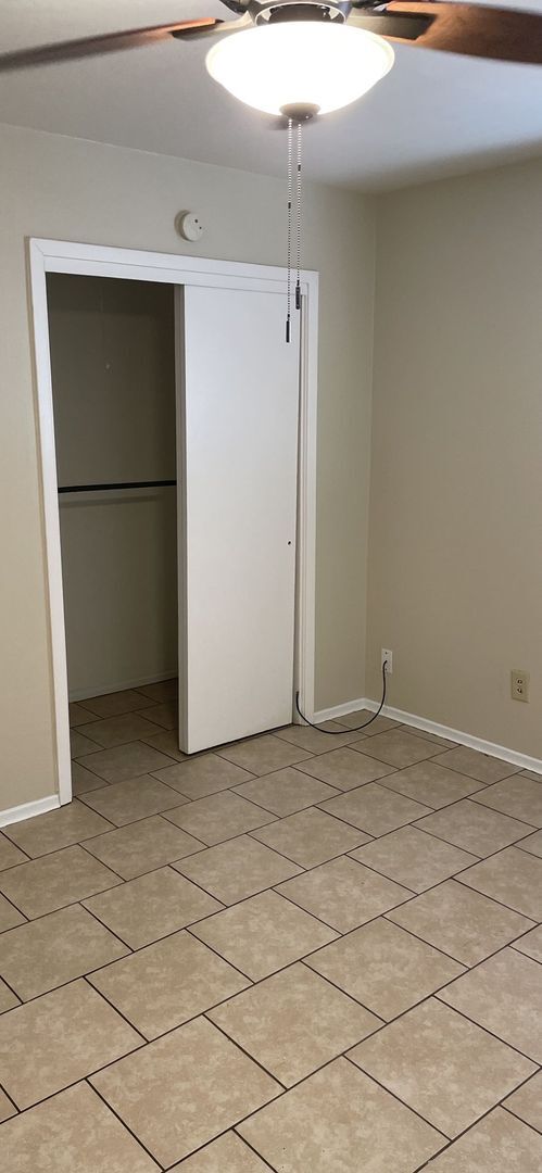 Building Photo - 3 BD 1.5 BA Ocean Springs Rental in the Go...
