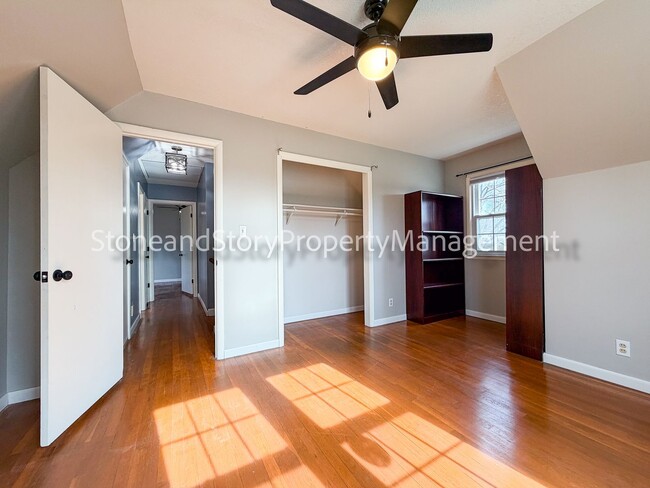 Building Photo - 4 bedroom 2 bath on quiet street in Briarwood