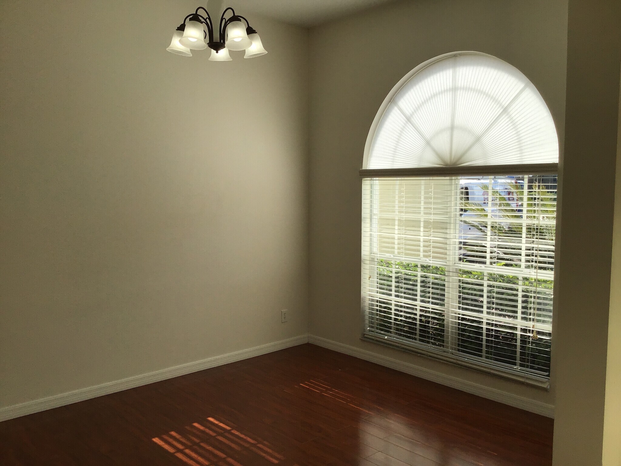 Building Photo - 3961 Long Branch Ln