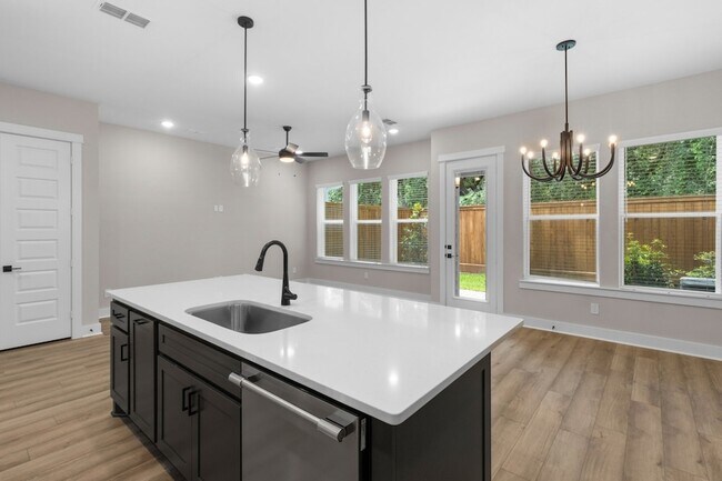 Building Photo - 16030 Mason Run Dr