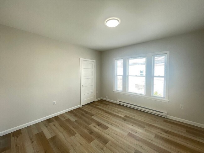 Building Photo - 551 Somerville St
