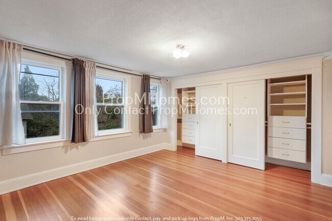 Building Photo - Discover Serenity in King Neighborhood!