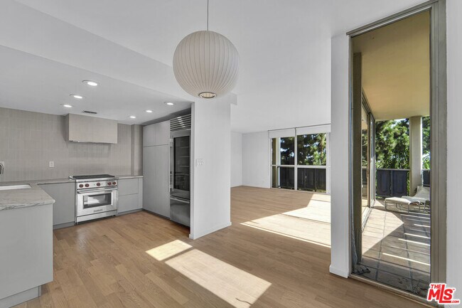 Building Photo - 4455 Los Feliz Blvd