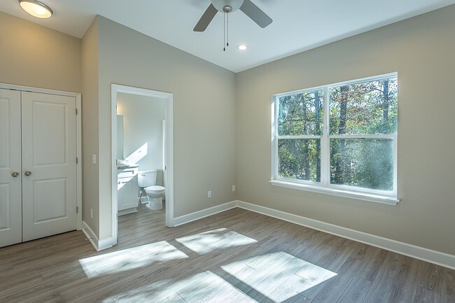 Building Photo - 2170 Capital Cir SE
