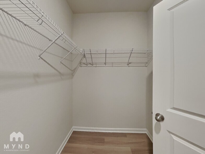 Building Photo - 15607 Plum Brk Dr
