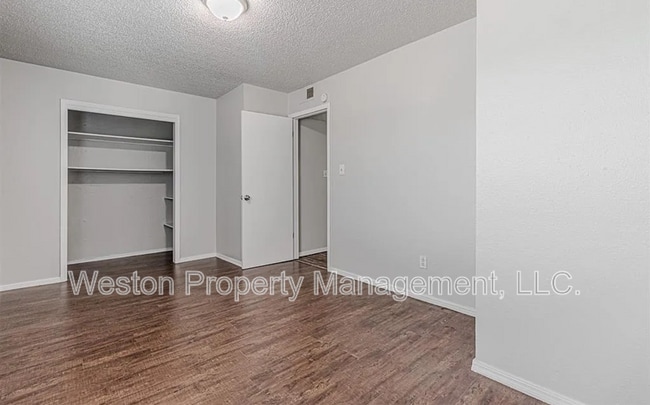 Building Photo - 1402 Bill Carrol Dr