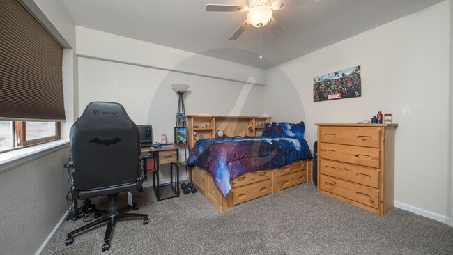 Building Photo - Country Living on 13.5 Acres