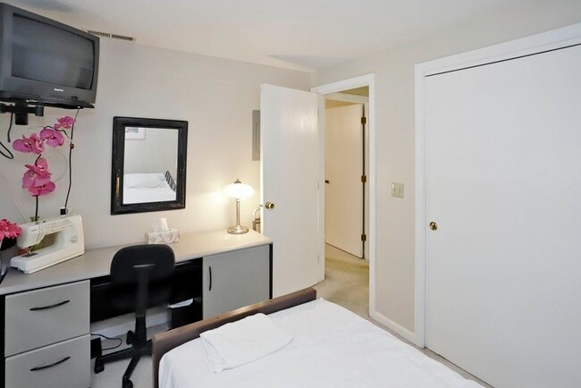 Building Photo - 1261 Church St