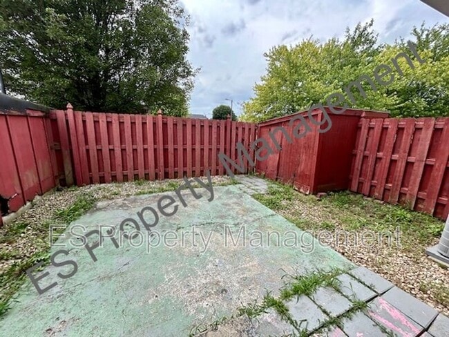 Building Photo - 718 Southfield Ct