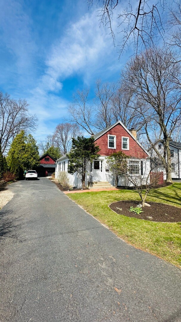 Building Photo - 124 W Crystal Lake Ave