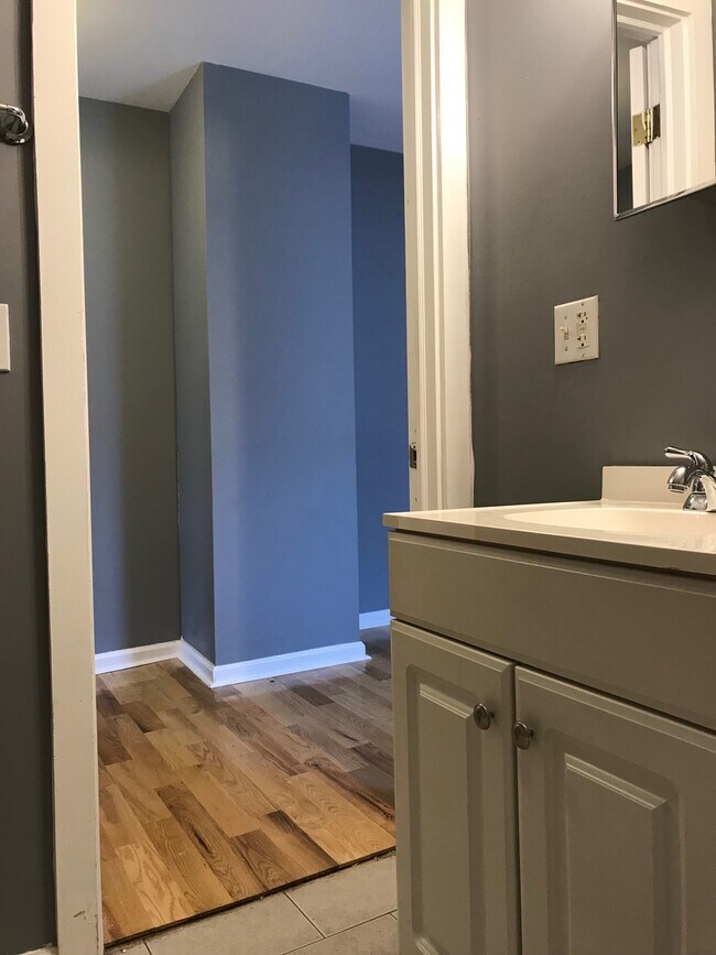 Building Photo - 32 Truman St