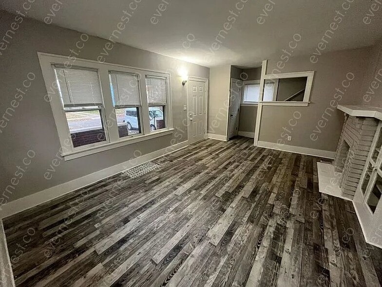 Building Photo - 3633 Almeda Dr