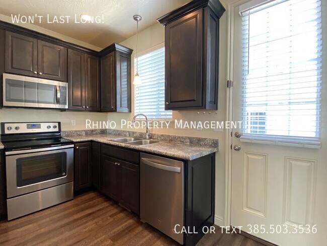 Building Photo - 452 S Tri Terra Ln