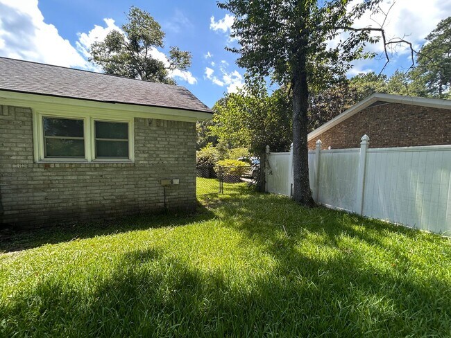 Building Photo - Beautifully Renovated 3BR Home in Summerville