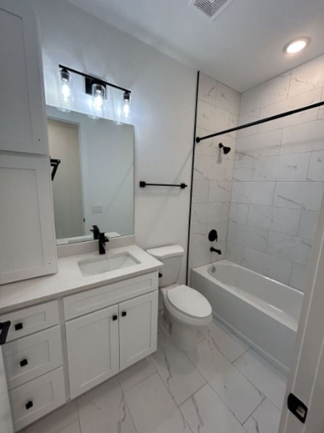 Building Photo - 1234 Oceanic Rd