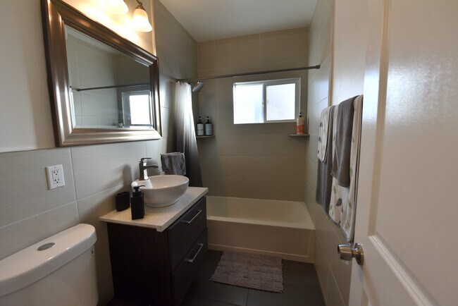 Building Photo - 723 S Louise St