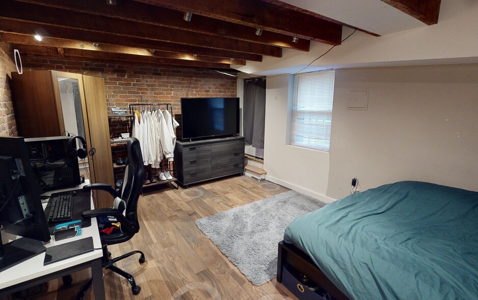 Building Photo - 83 Windsor St