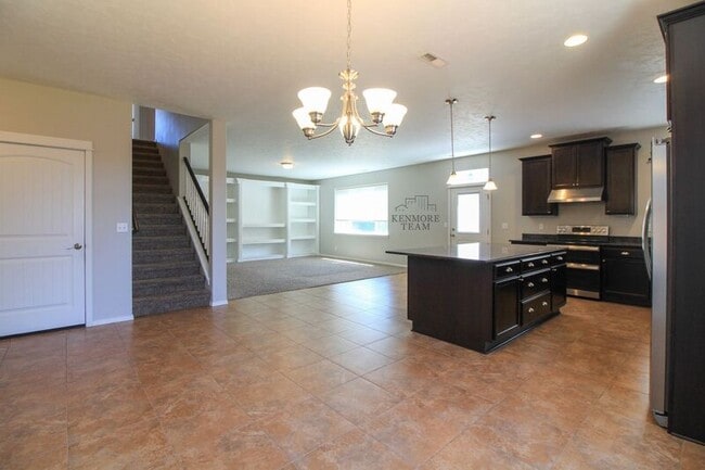 Building Photo - 727 Pinnacle Dr