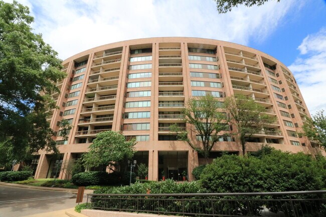 Primary Photo - Classy 1/1 Convenience in Crystal City