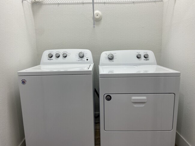 Building Photo - 401 Bella Sol Way