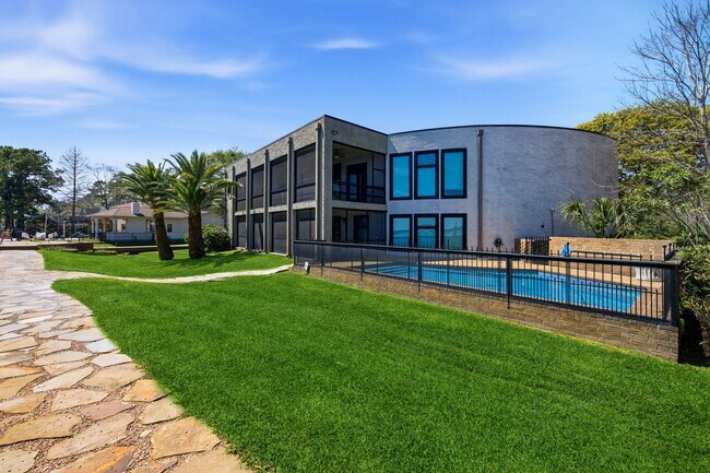 Building Photo - 11707 Edgewater Ct
