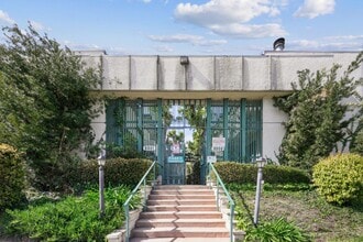 Building Photo - 6509 Kester Ave