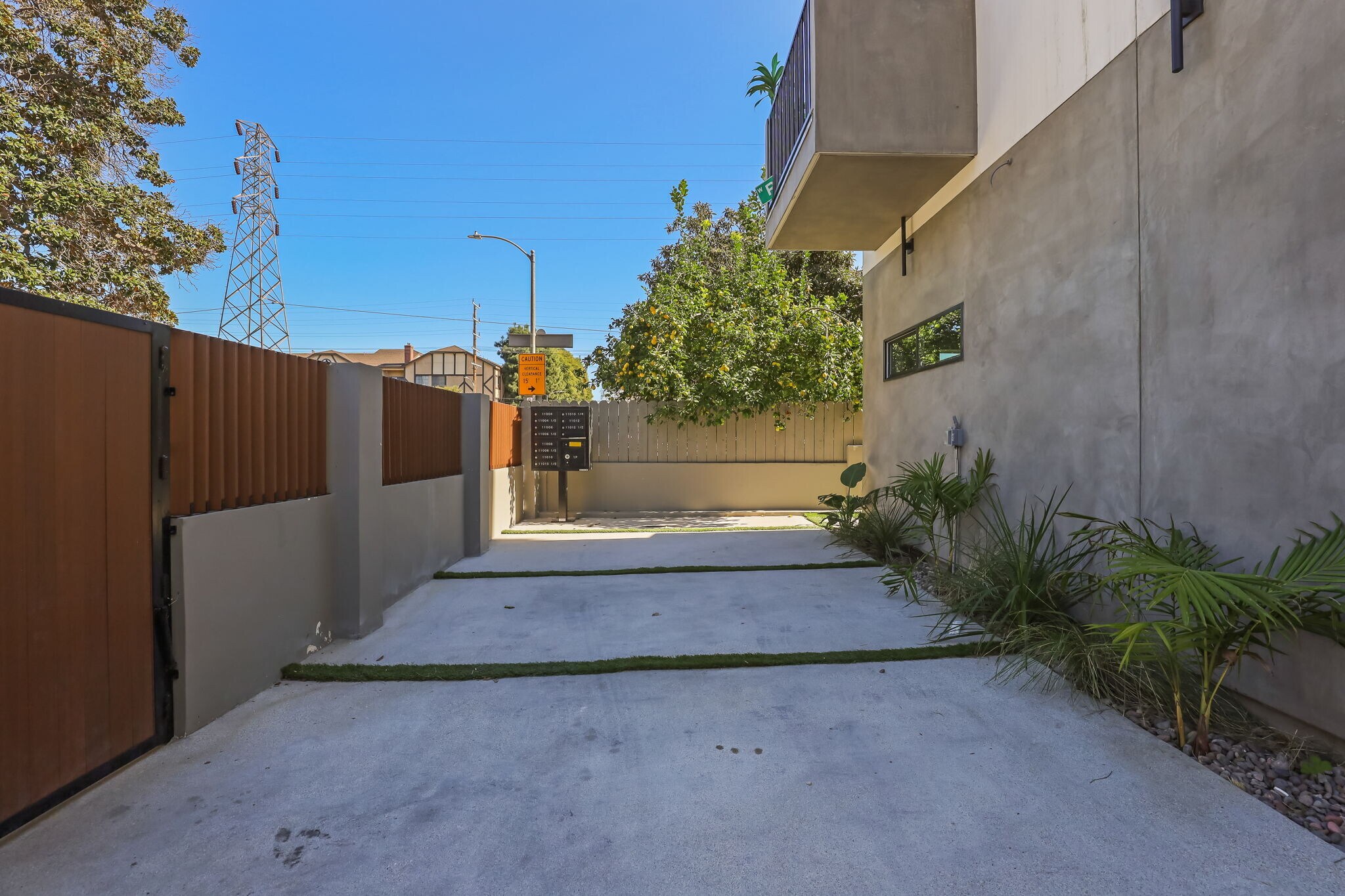 Building Photo - 11004 Hortense St