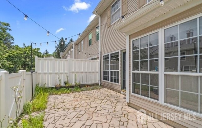 Building Photo - 5 Diaz Ct