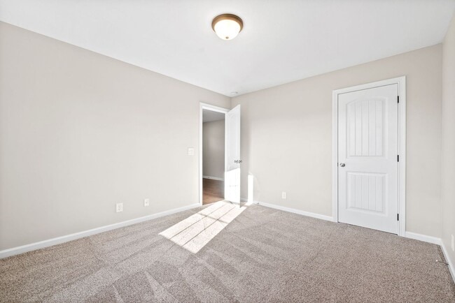 Building Photo - Pet Friendly Three Bedroom!