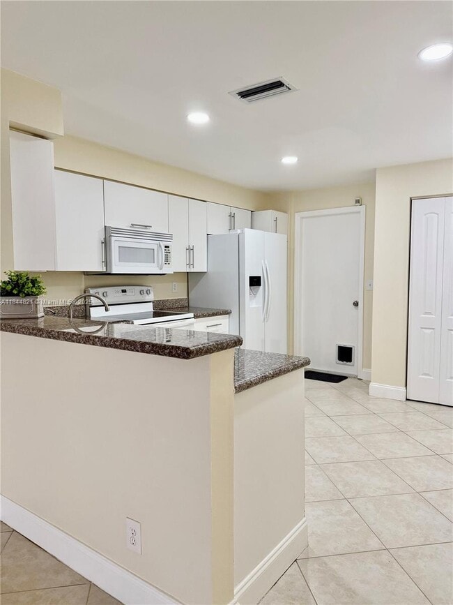 Building Photo - 1601 Sorrento Dr