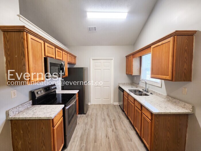 Building Photo - 319 Bridgeport Ln