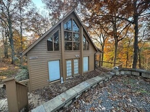 Building Photo - 664 Fox Run Dr