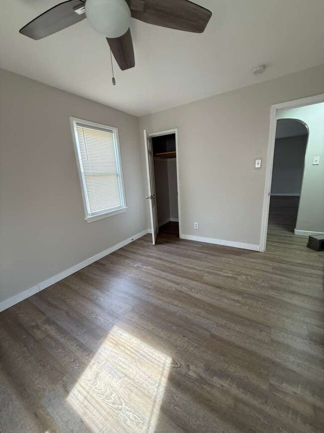 Building Photo - "Charming 2-Bedroom Retreat in University City - Cozy 900 Sq. Ft. Home!"  HUGE bedrooms with Base...