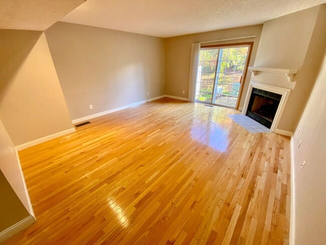 Building Photo - Beautiful Bethel Commons Condo For Rent In Dublin Schools