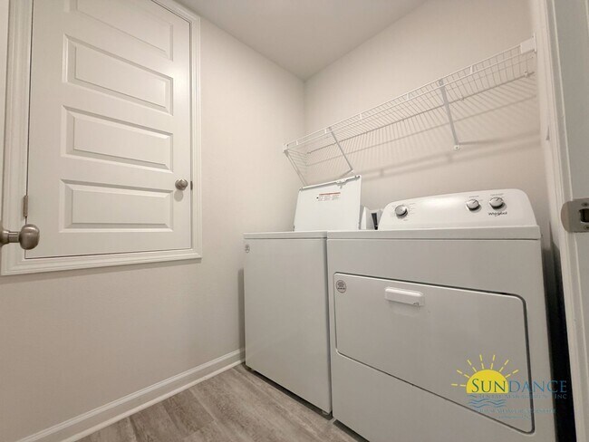 Building Photo - Spacious 5-Bedroom Home in Plantation Woods, East Milton!