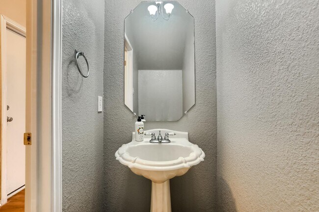 Building Photo - 301 Gulfstream Dr