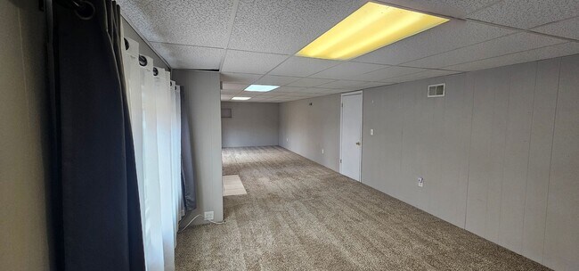 Building Photo - 2513 Hillcrest Dr