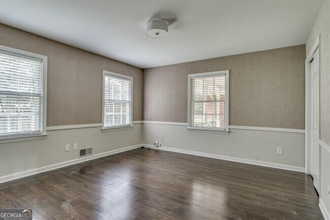Building Photo - 4243 McClatchey Cir NE
