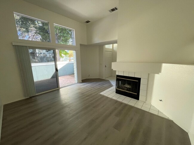 Building Photo - Desirable Cape Weston Condo