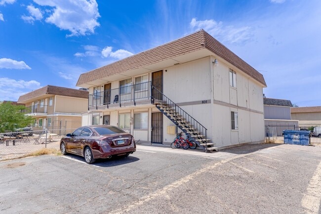 Building Photo - Charming & Cozy 2-Bedroom Upstairs Apartme...