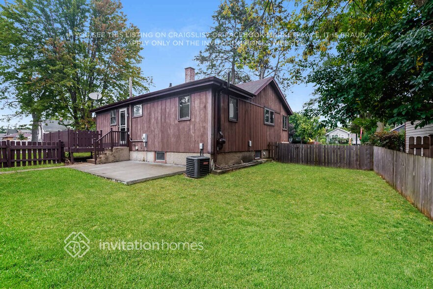 Building Photo - 353 E Elm St
