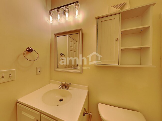 Building Photo - 109 Magnolia Dr