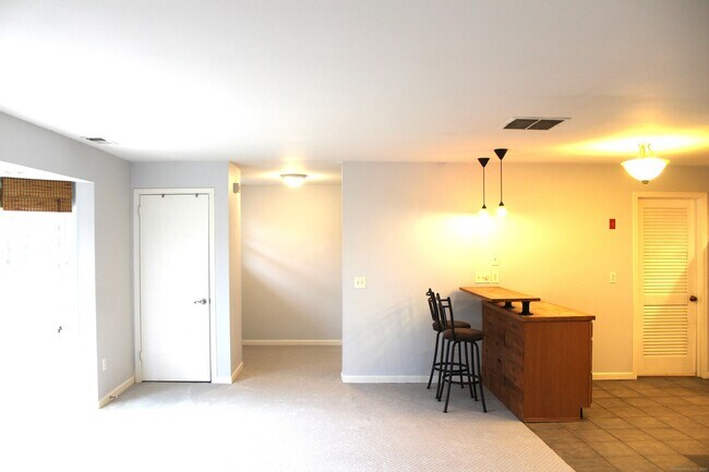 Building Photo - 38 Woodhill Rd