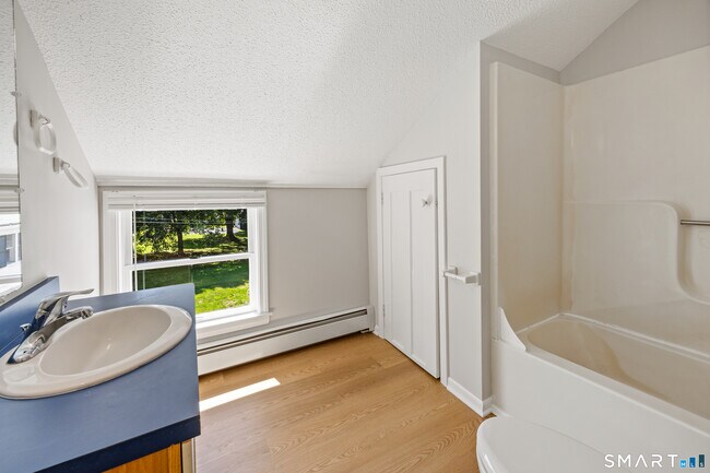 Building Photo - 387 Mixville Rd