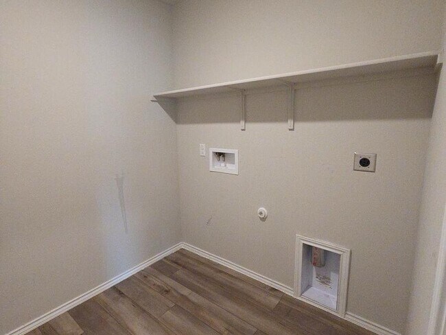 Building Photo - 7005 Luella Dr