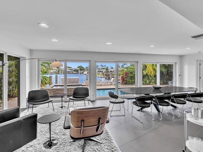 Building Photo - 1640 NE 43rd St