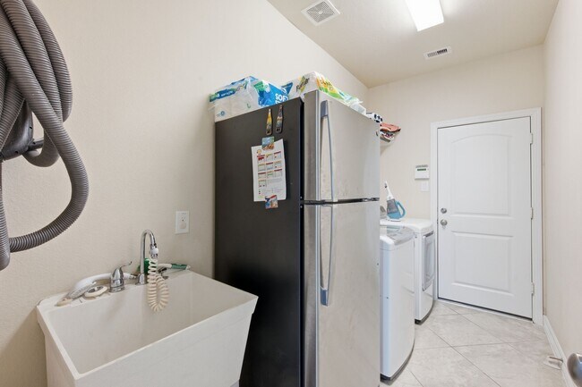 Building Photo - 24534 Jenns Creek Ct