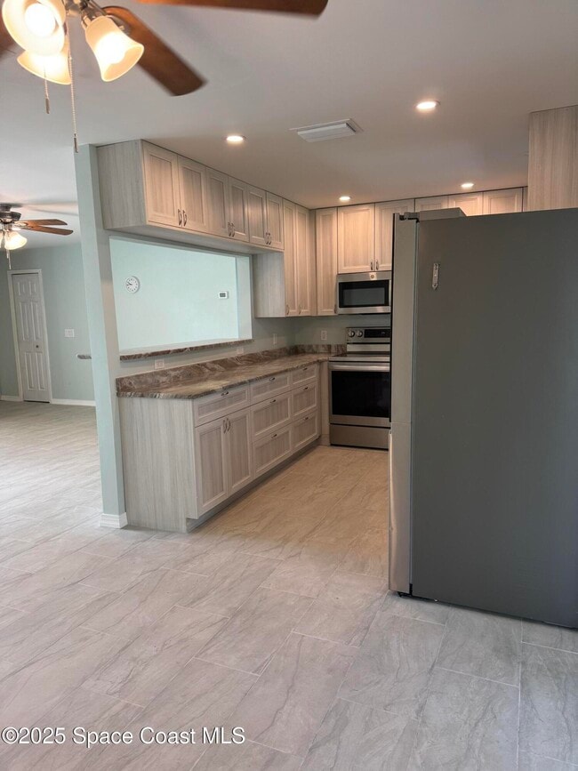 Building Photo - 2841 College View Dr